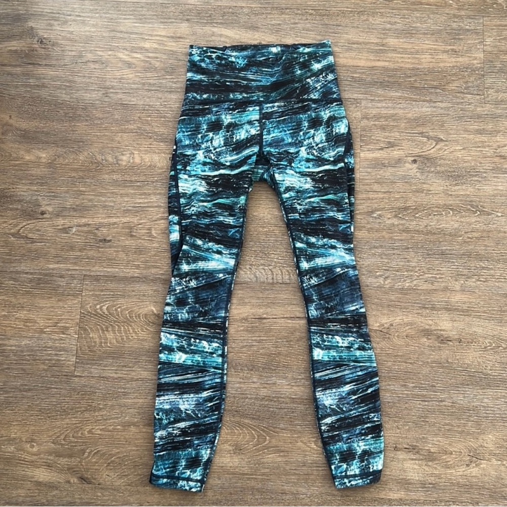 Lululemon Blue Ocean/Wave Inspire Tight II w/ mesh panels 7/8 leggings size 4